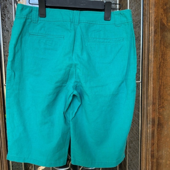 New York & Company Green Bermuda Shorts - Picture 4 of 11